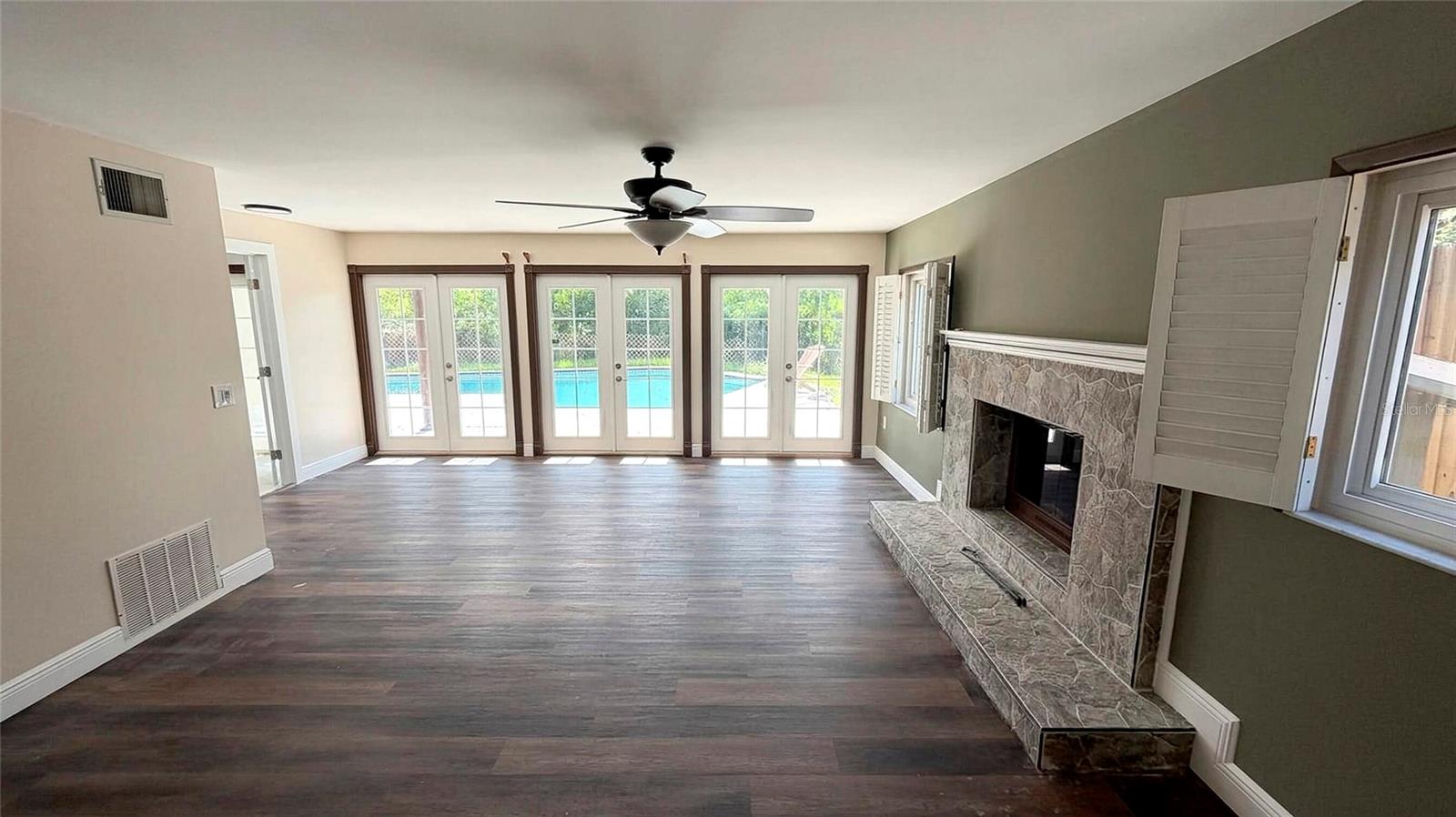 328 W COMANCHE AVENUE