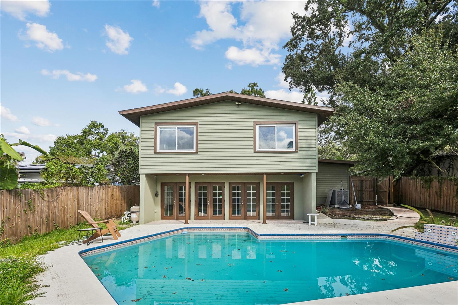 328 W COMANCHE AVENUE