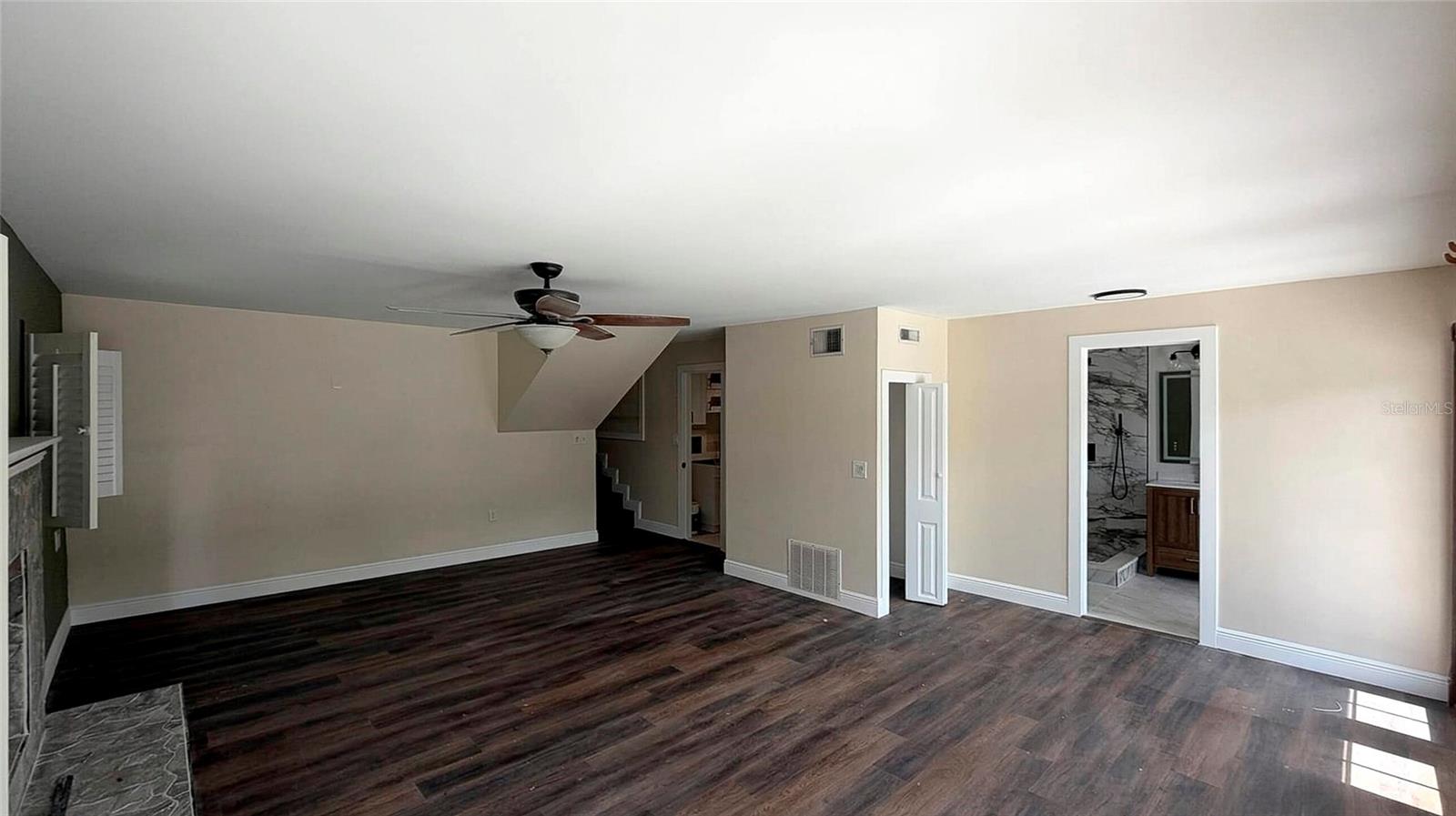 328 W COMANCHE AVENUE