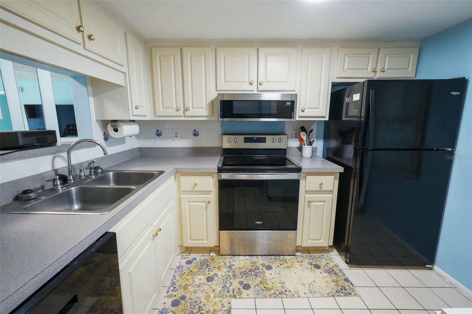 WOODLAND VILLAS CONDO 1 - Residential