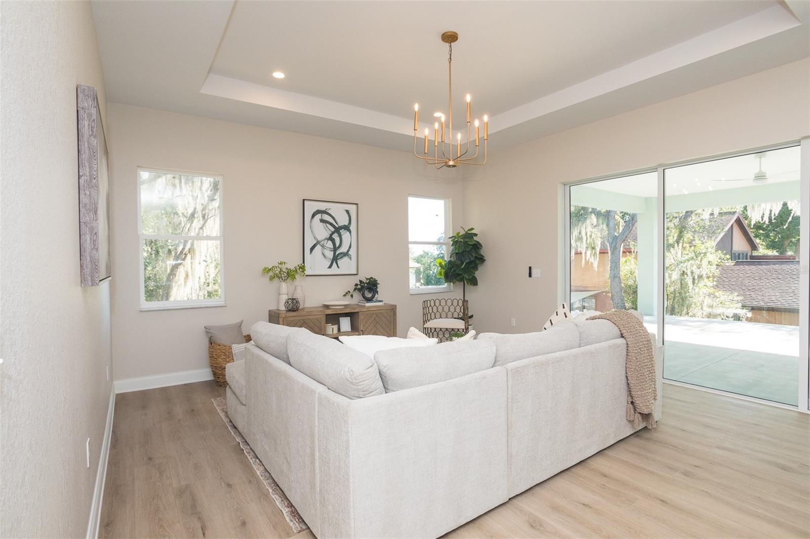 WHITEHURST MANOR - Residential