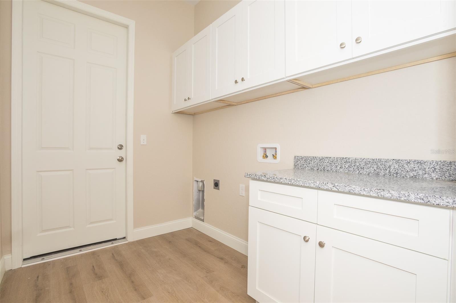 WHITEHURST MANOR - Residential