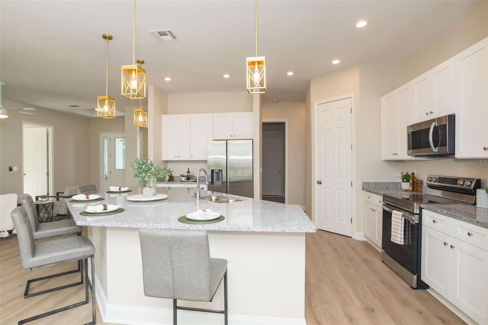 WHITEHURST MANOR - Residential