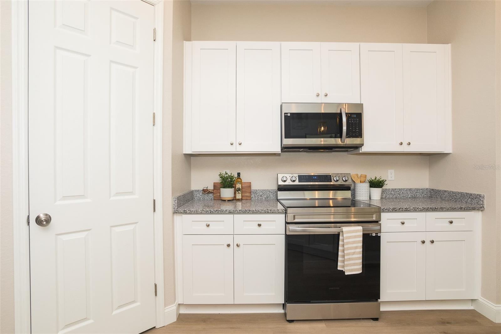 WHITEHURST MANOR - Residential