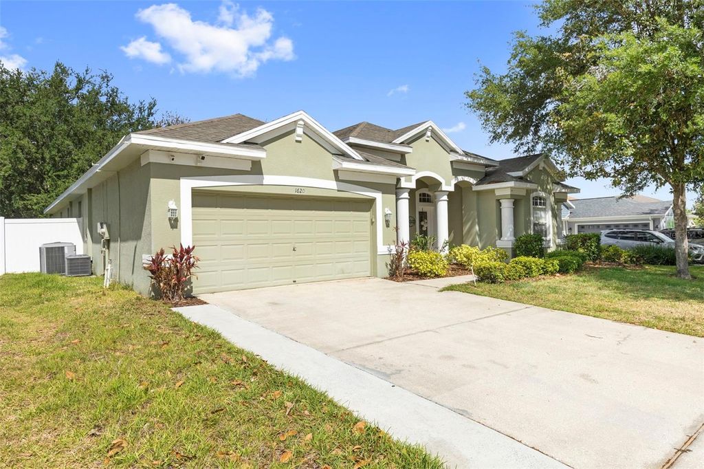 Photo of 1620 Grand Heritage Boulevard, Valrico, FL 33594 (MLS # TB8503009)