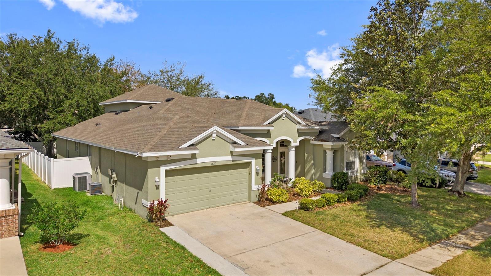 VALRICO LAKE - Residential