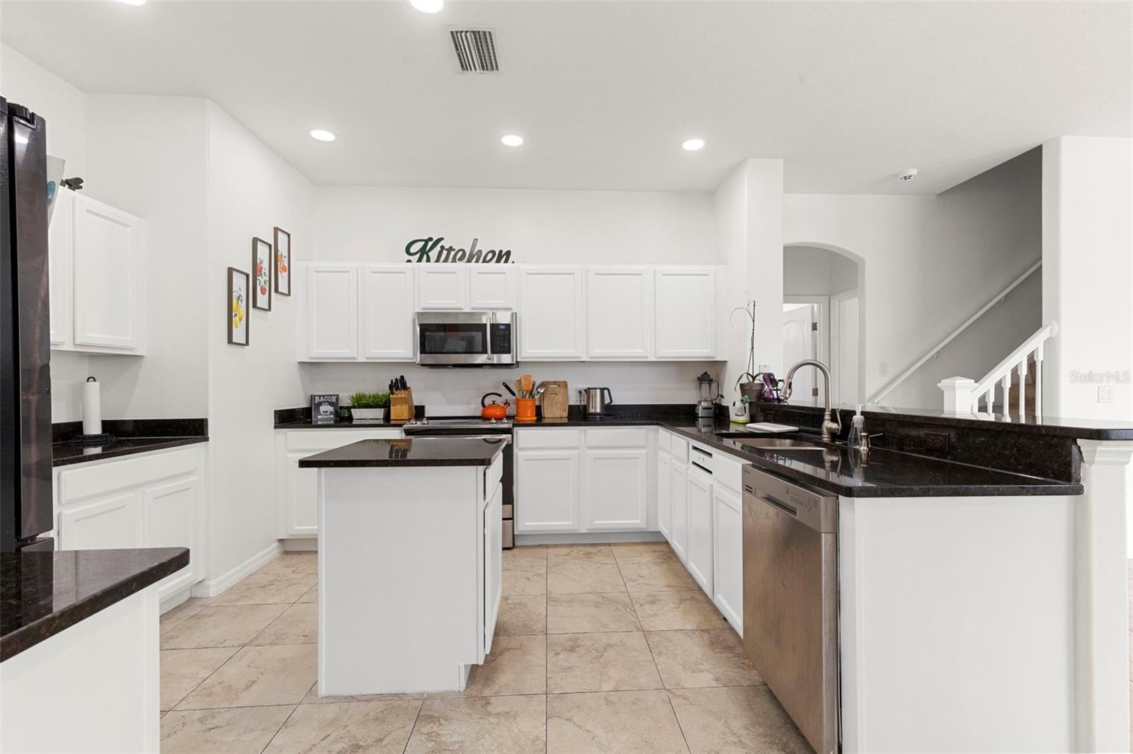 VALRICO LAKE - Residential
