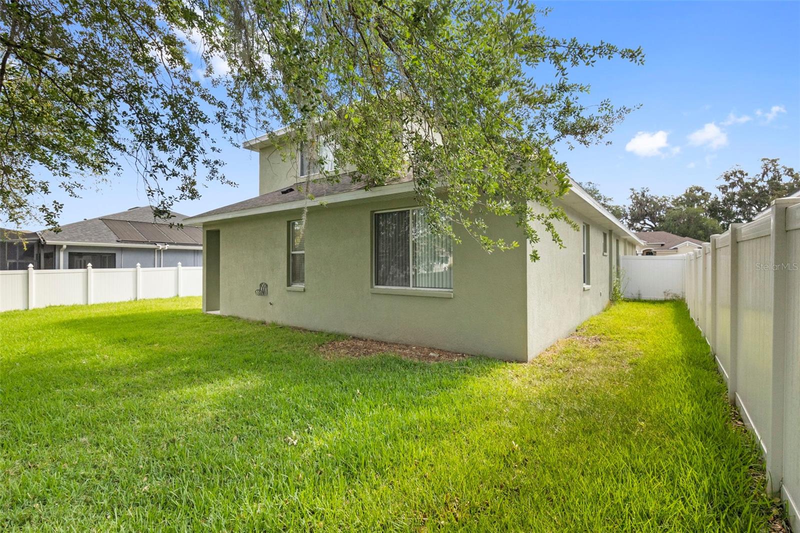 VALRICO LAKE - Residential