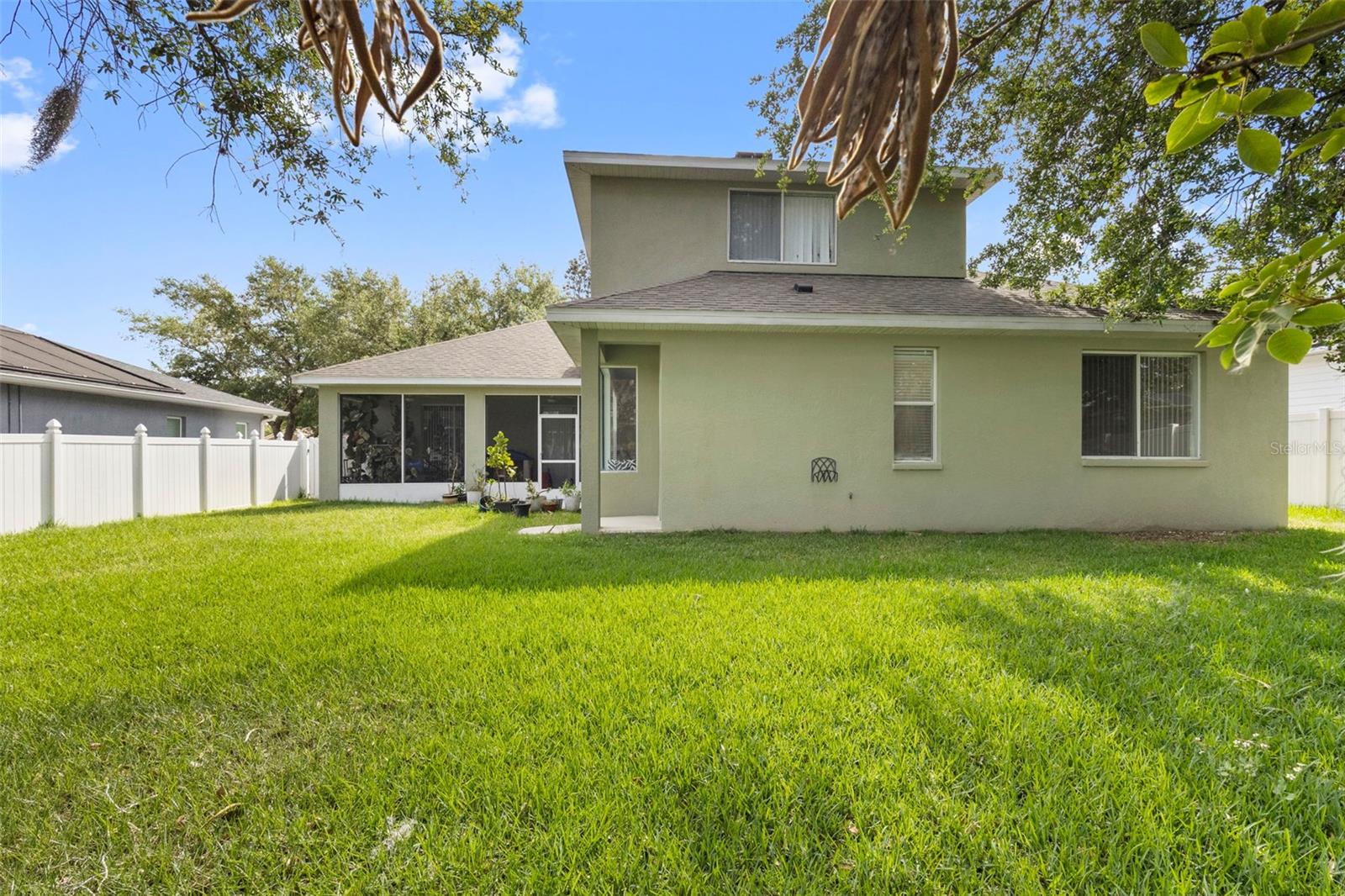 VALRICO LAKE - Residential