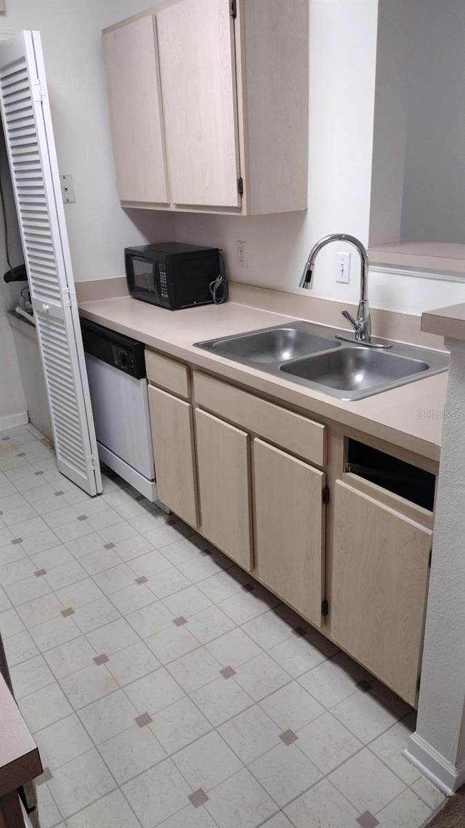 SUNSET LAKE CONDOMINIUM - Residential