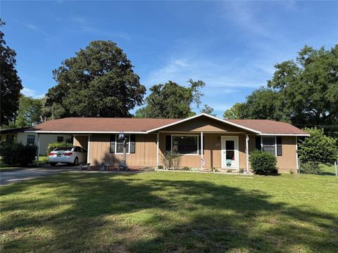 Photo of 4601 NE 20th Avenue, Ocala, FL 34479 (MLS # OM706105)