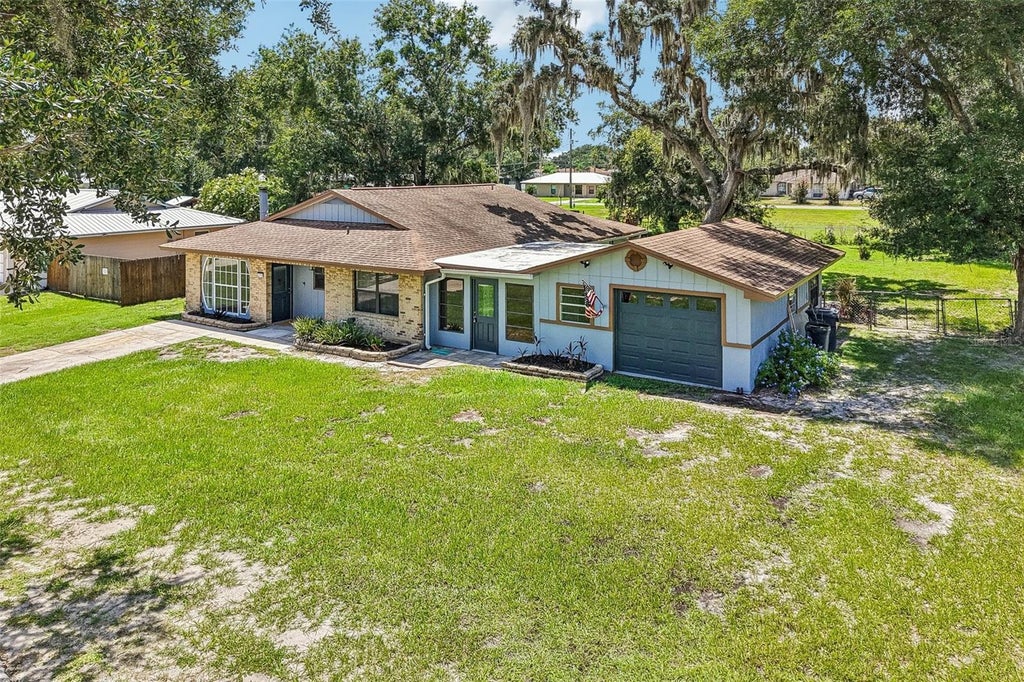 Photo of 2718 Shadywood Place, Lakeland, FL 33810 (MLS # TB8538074)