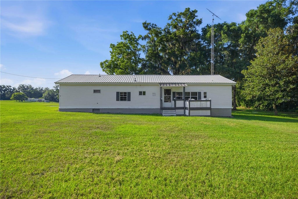 Photo of 4950 SE 112th Street Road, Belleview, FL 34420 (MLS # OM727569)