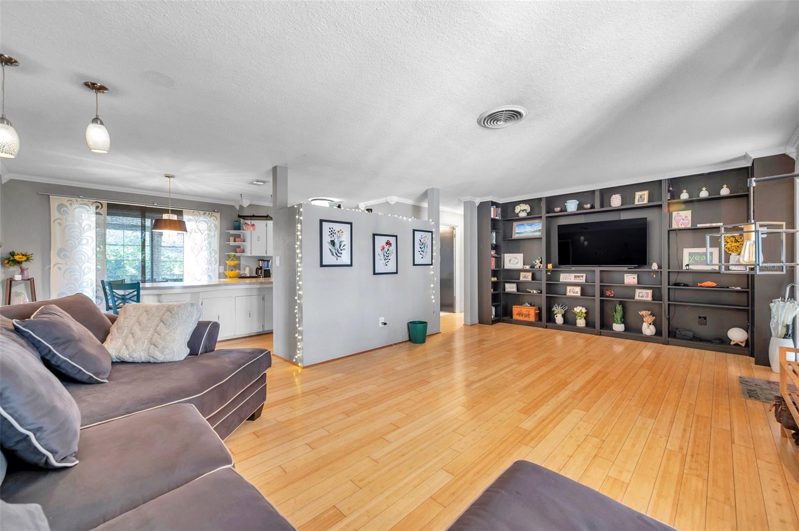 SHERYL MANOR - Residential