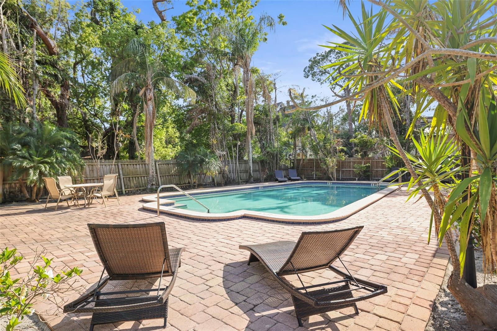 NINE FIFTY BROADWAY - Residential