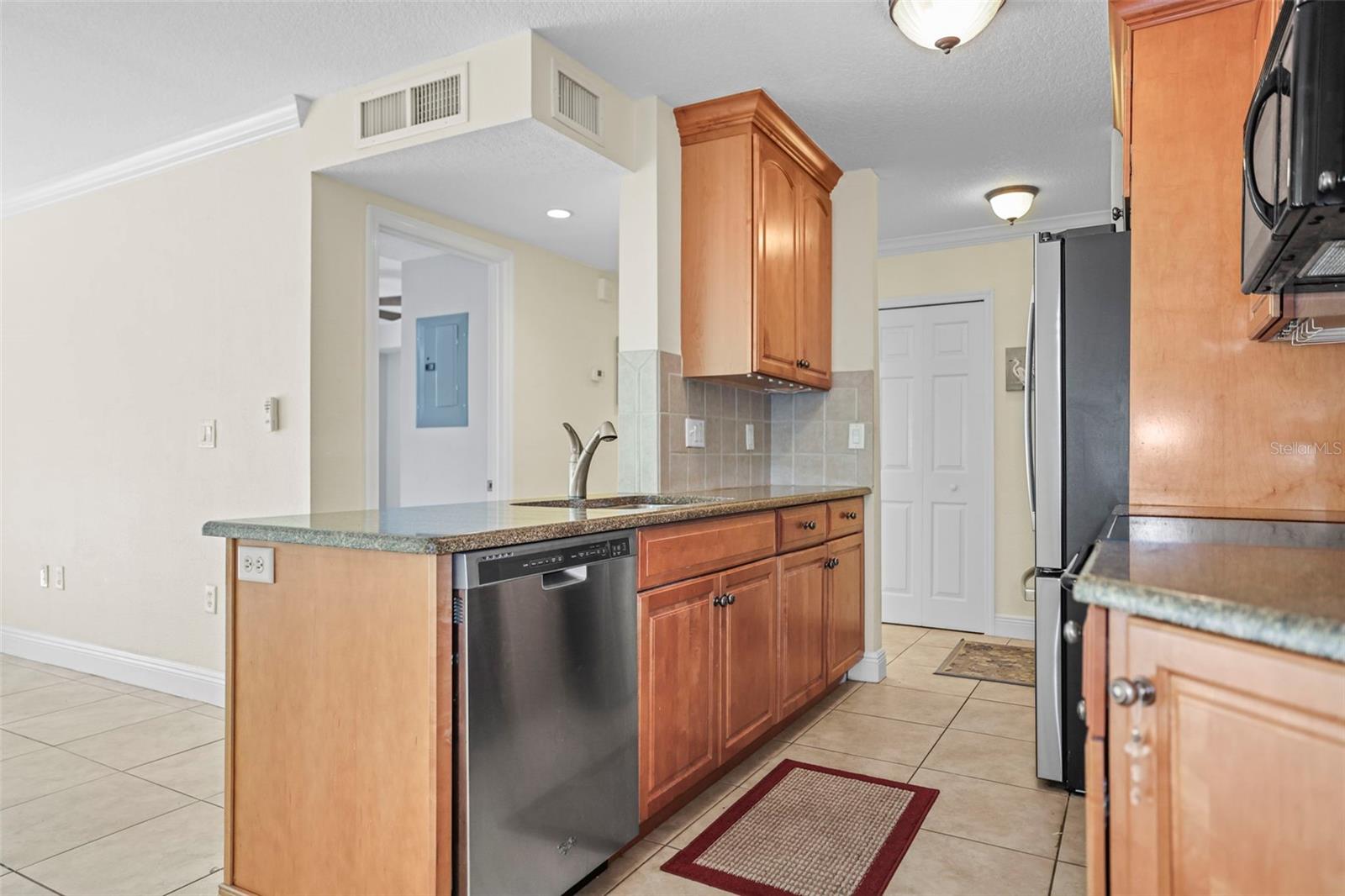 NINE FIFTY BROADWAY - Residential