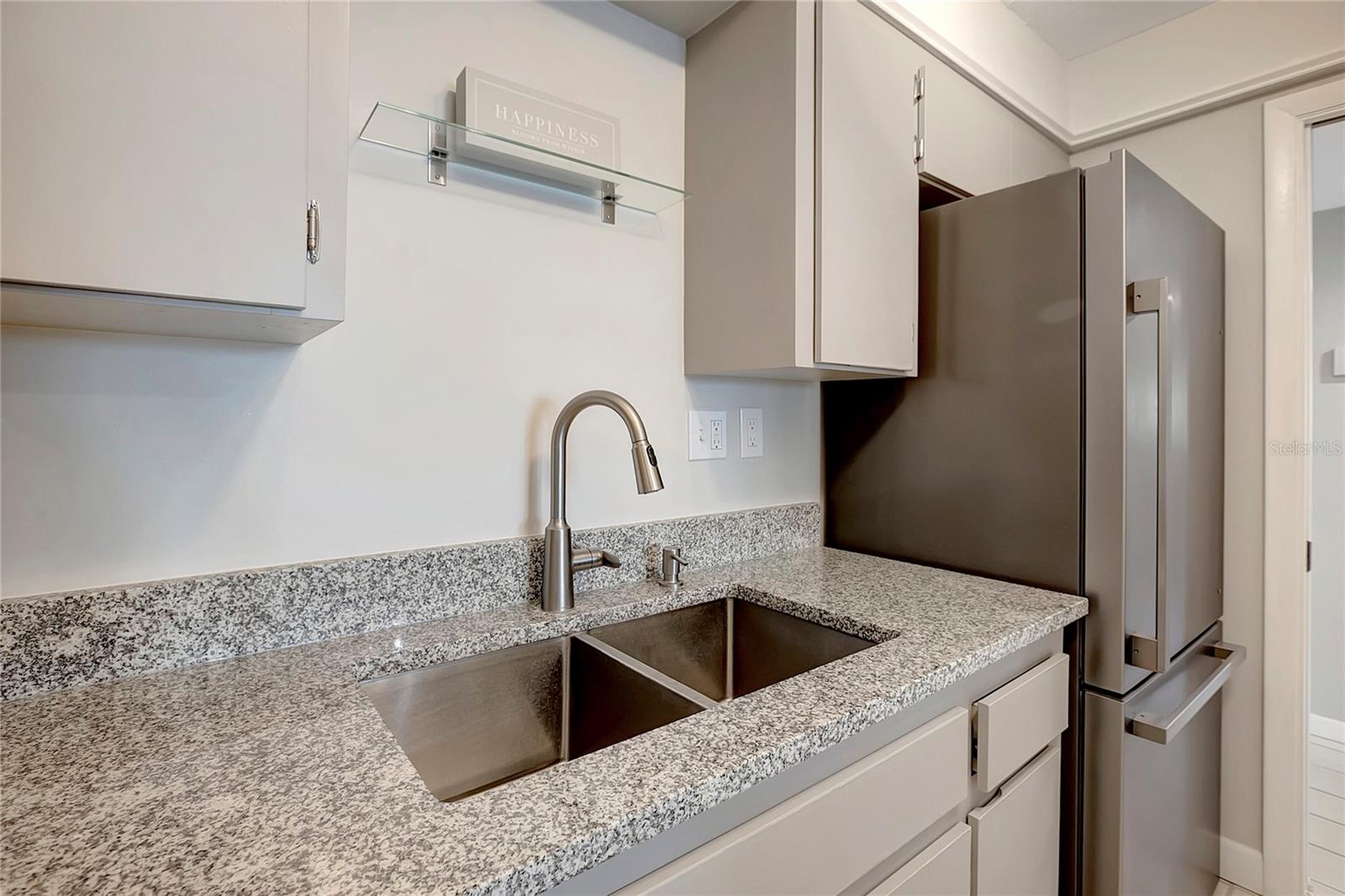 THREE PALMS POINTE CONDO - Residential