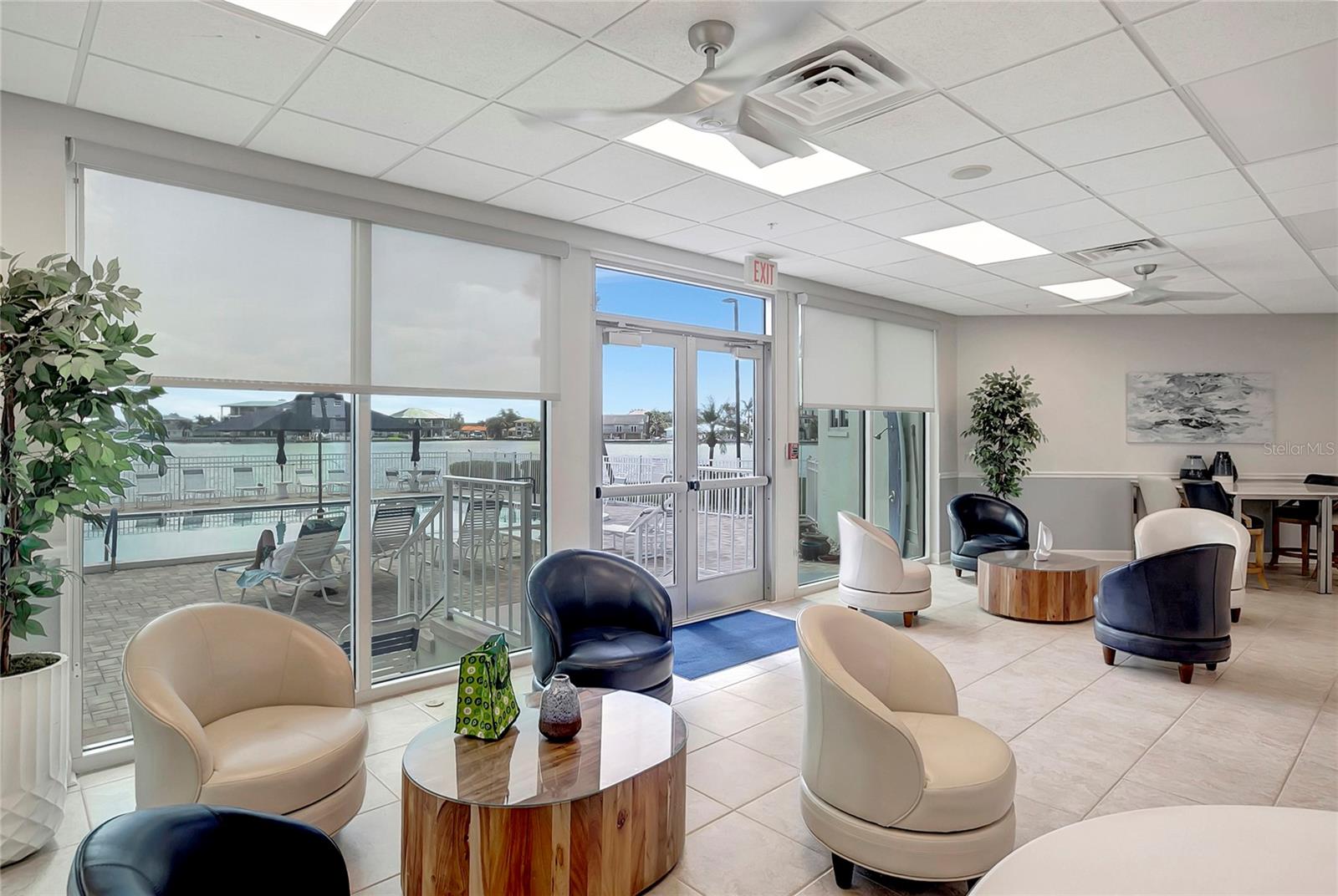 THREE PALMS POINTE CONDO - Residential