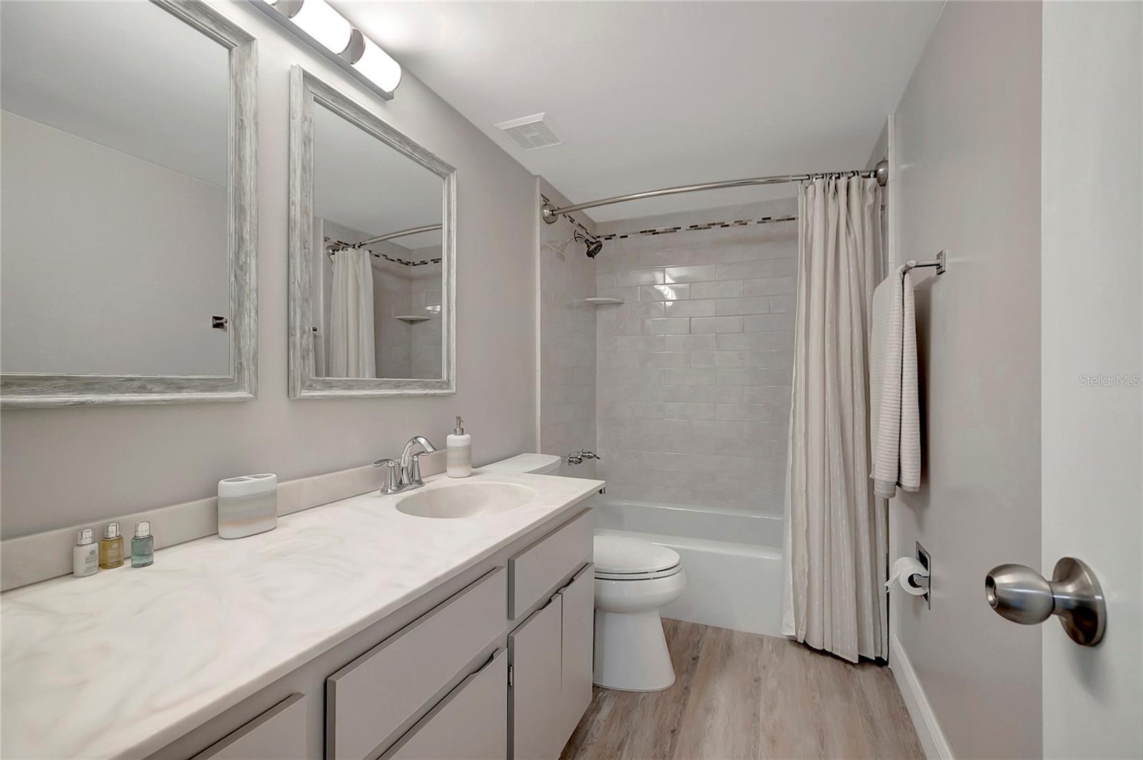 THREE PALMS POINTE CONDO - Residential