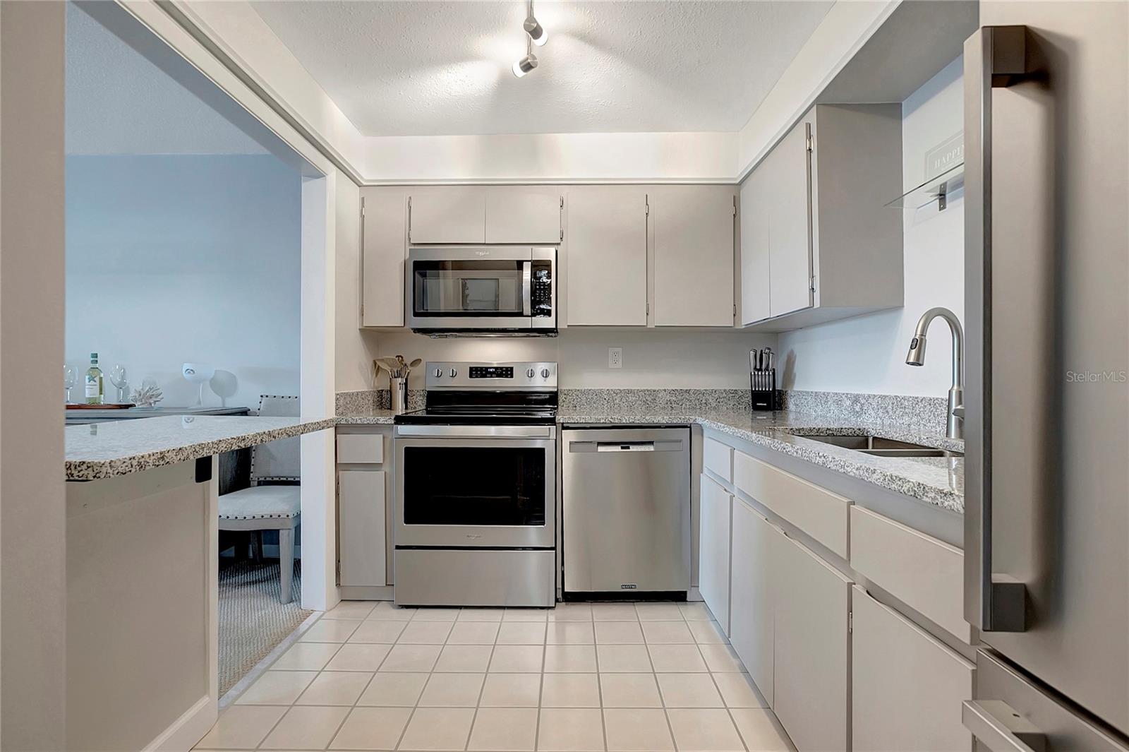 THREE PALMS POINTE CONDO - Residential