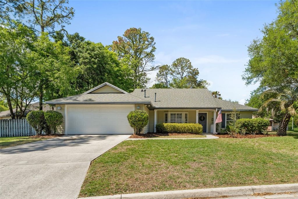Photo of 8406 SW 69th Place, Gainesville, FL 32608 (MLS # GC539211)