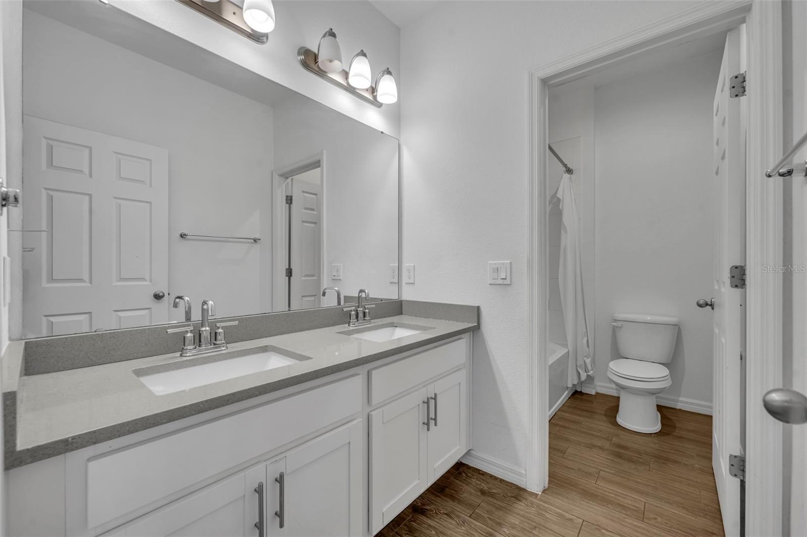 ARBORS/MDW WOODS - Residential