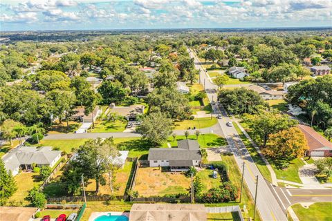 A home in LAKELAND