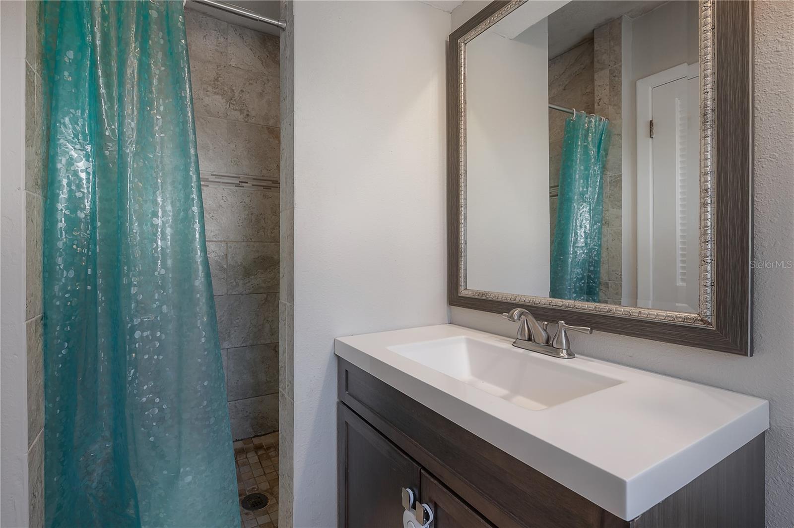 LAKE ELLEN ESTATES SUB - Residential Lease