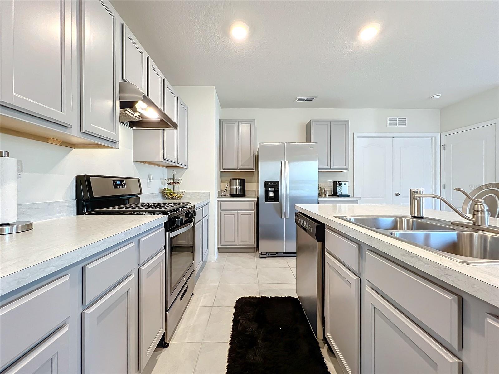LAKE DENHAM ESTATES PHASE III - Residential