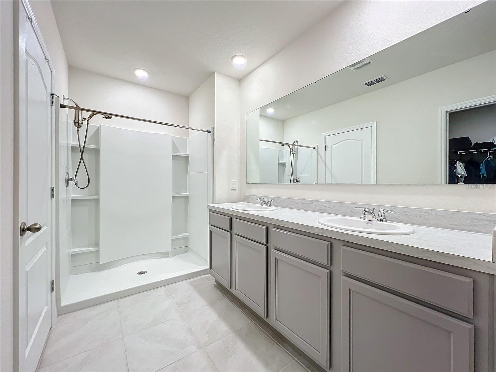 LAKE DENHAM ESTATES PHASE III - Residential