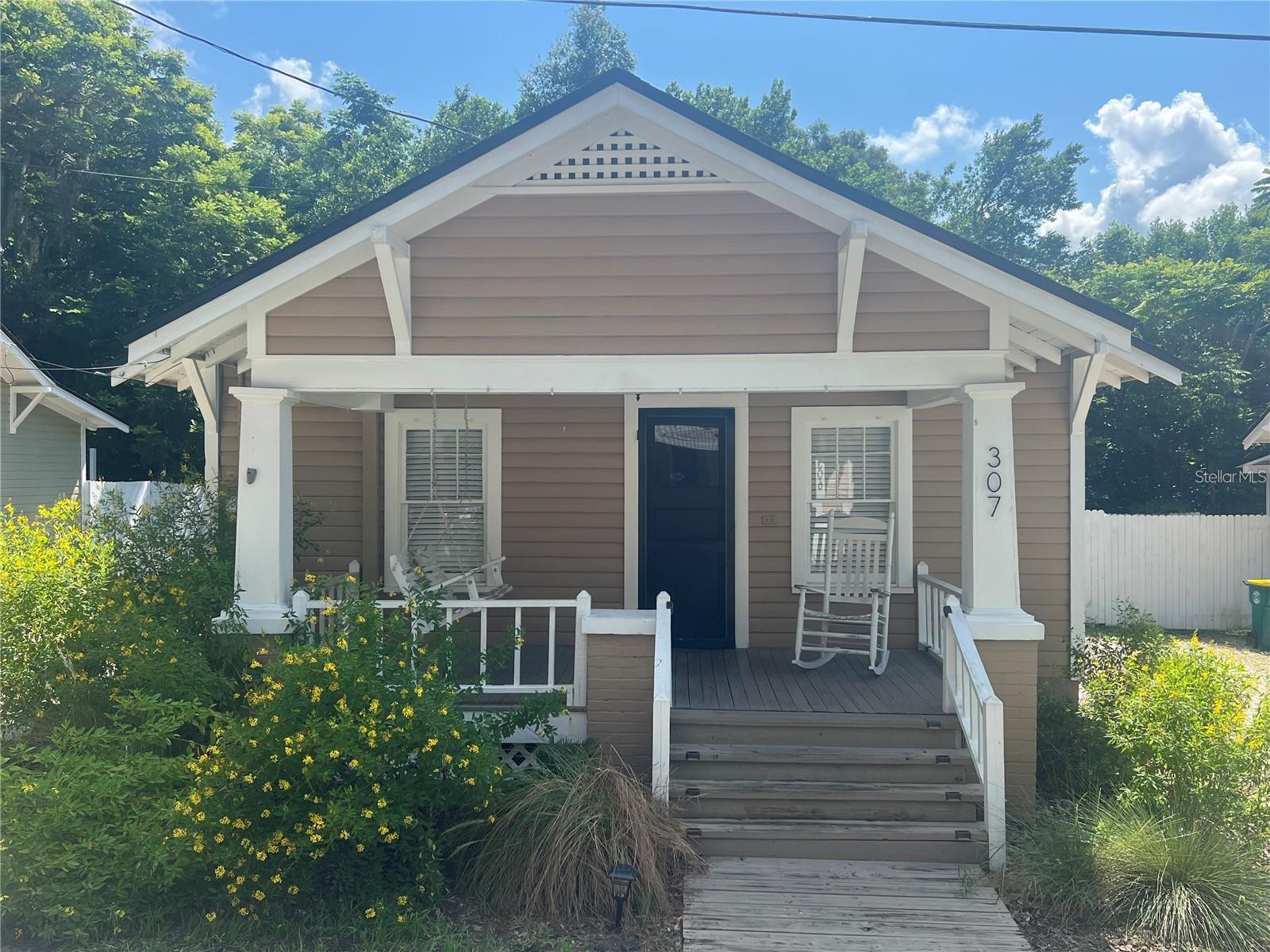 Such an adorable Florida bungalow! Cute and cozy two bedroom one bath home near Stetson University and downtown DeLand that boasts great shopping, restaurants, wine bars and breweries. Landscaping included in the rent. There is a fenced in backyard, deck and front porch to relax on.