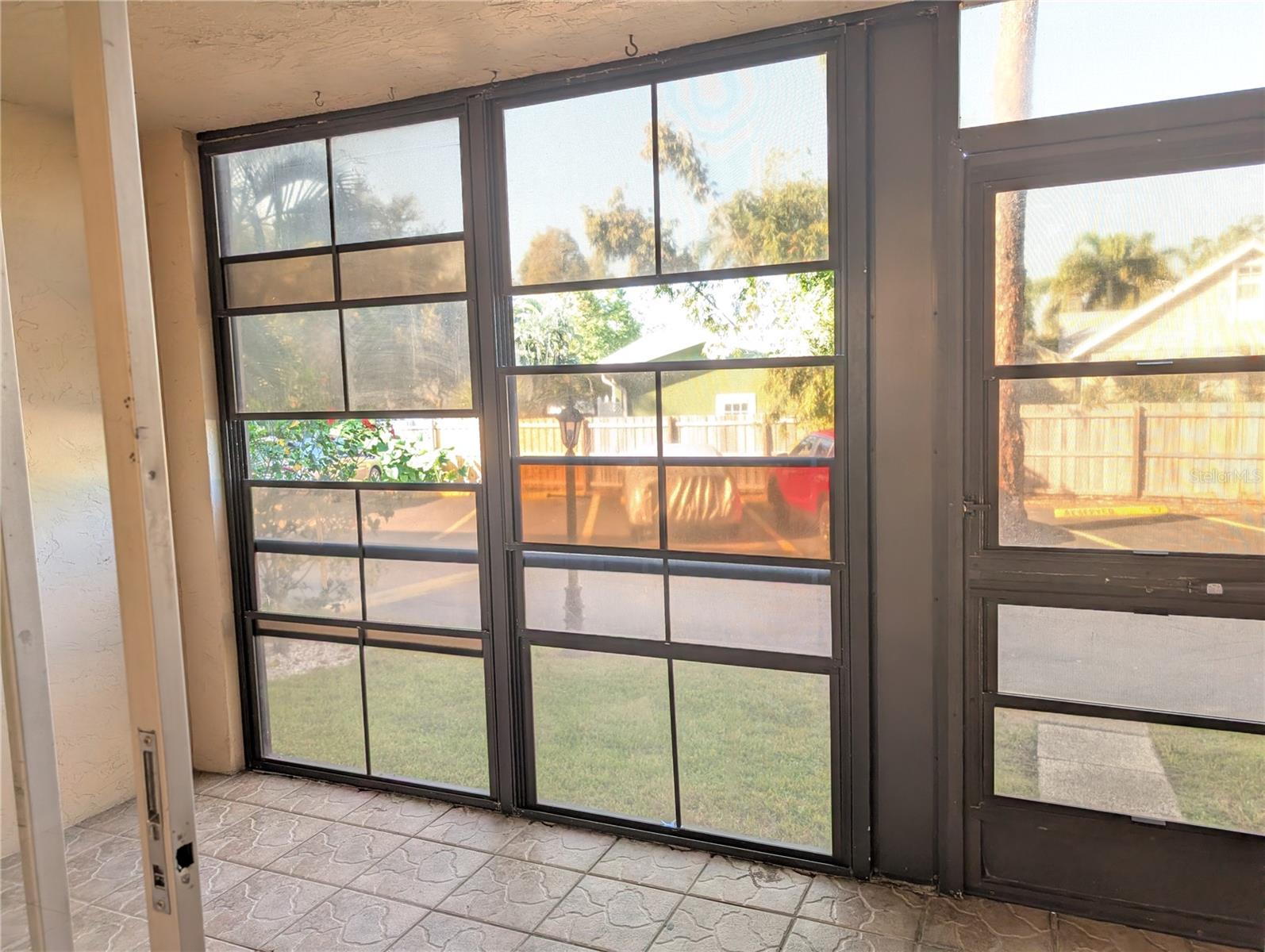 PLAZA GARDENS - Residential Lease