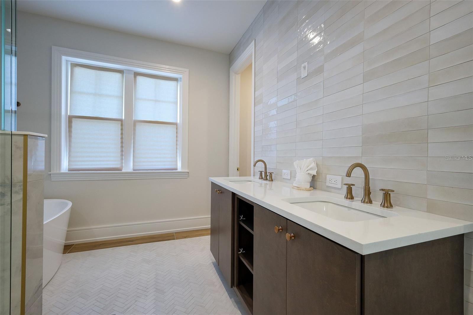 LIDO BEACH - Residential