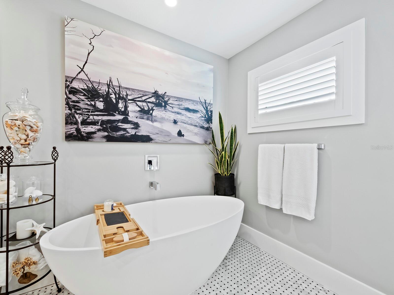 LONGBEACH ON LONGBOAT KEY - Residential