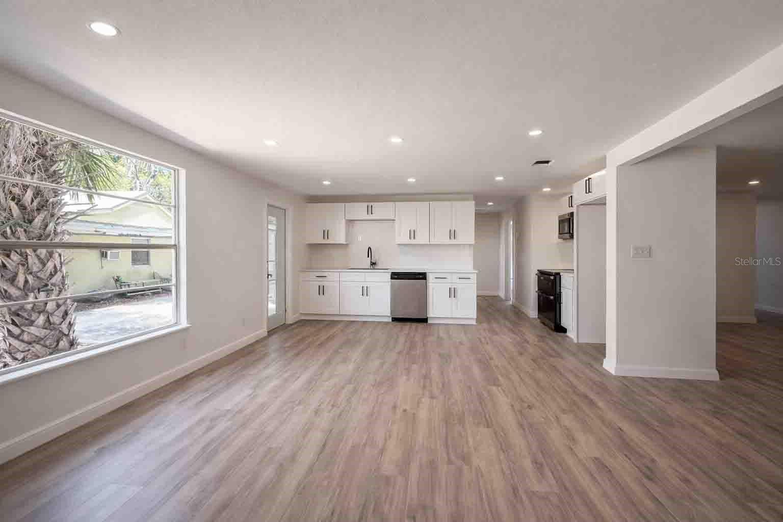 502 NW CRYSTAL STREET