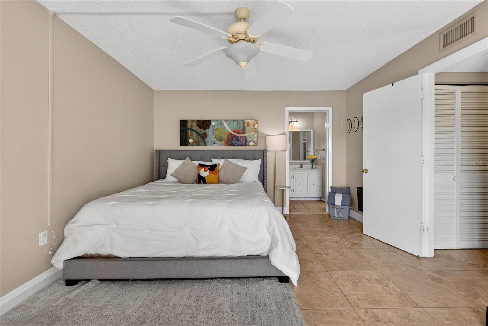 ROYAL ARMS CONDO - Residential