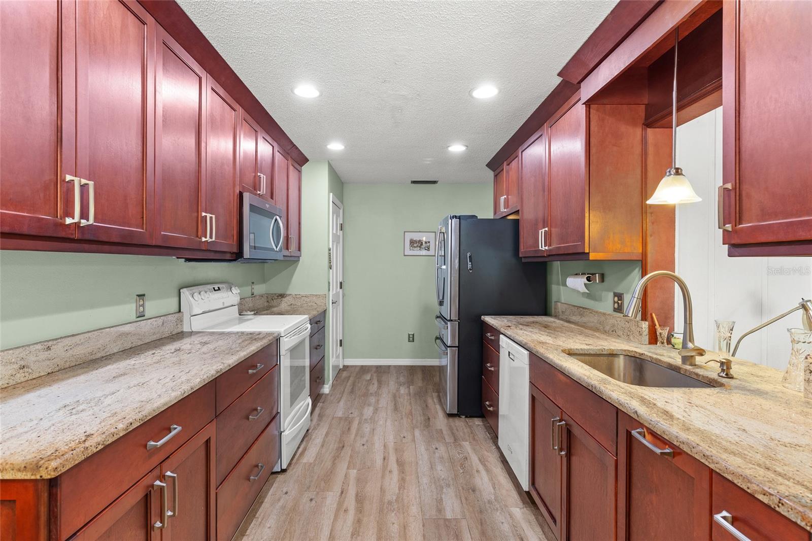 DELTON LAKES UN 04 - Residential