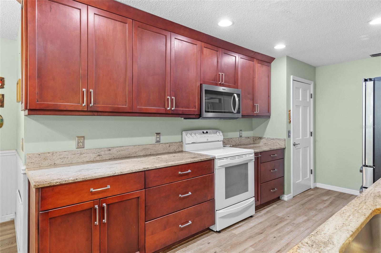 DELTON LAKES UN 04 - Residential