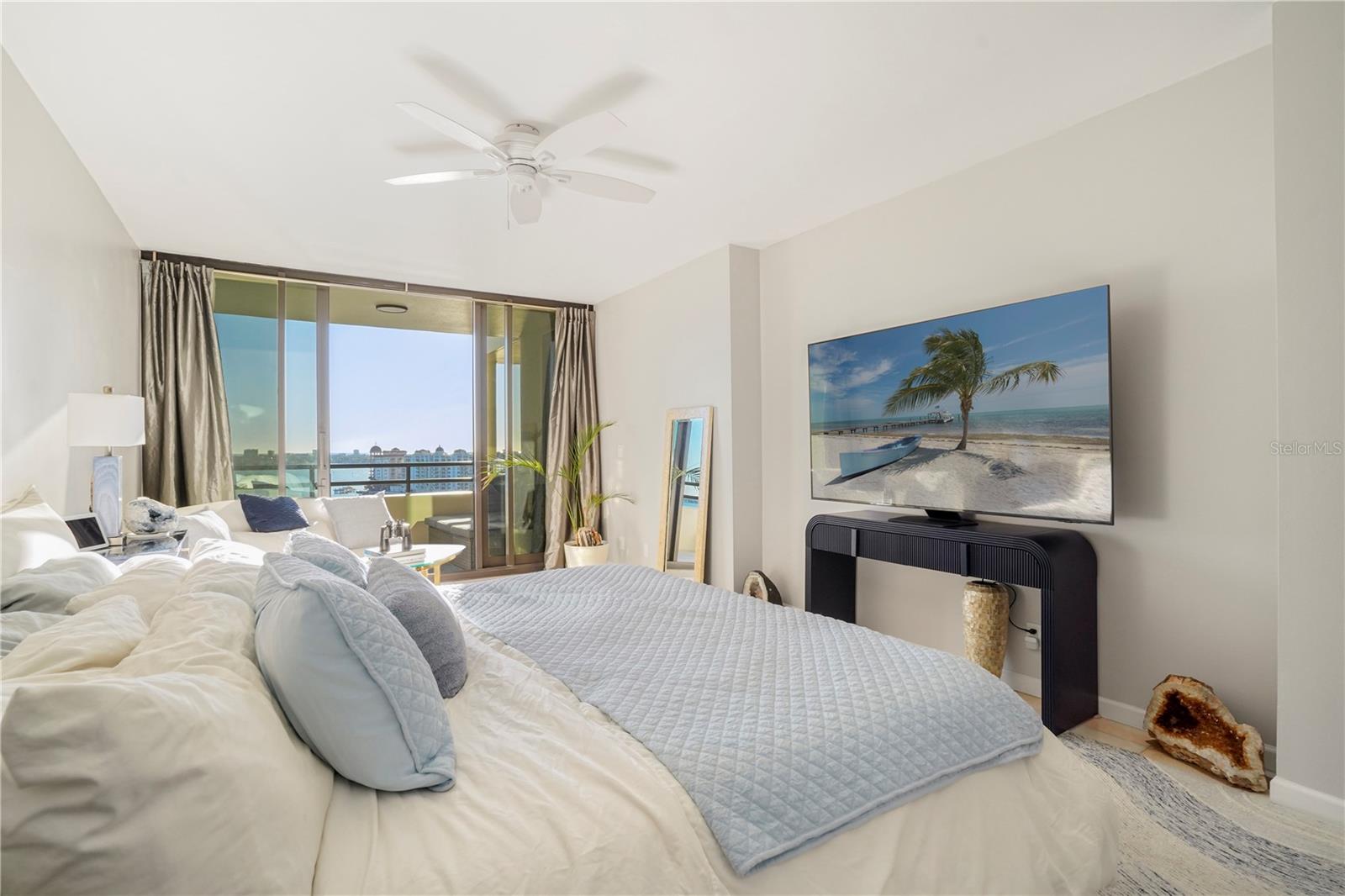 BAY PLAZA - Residential