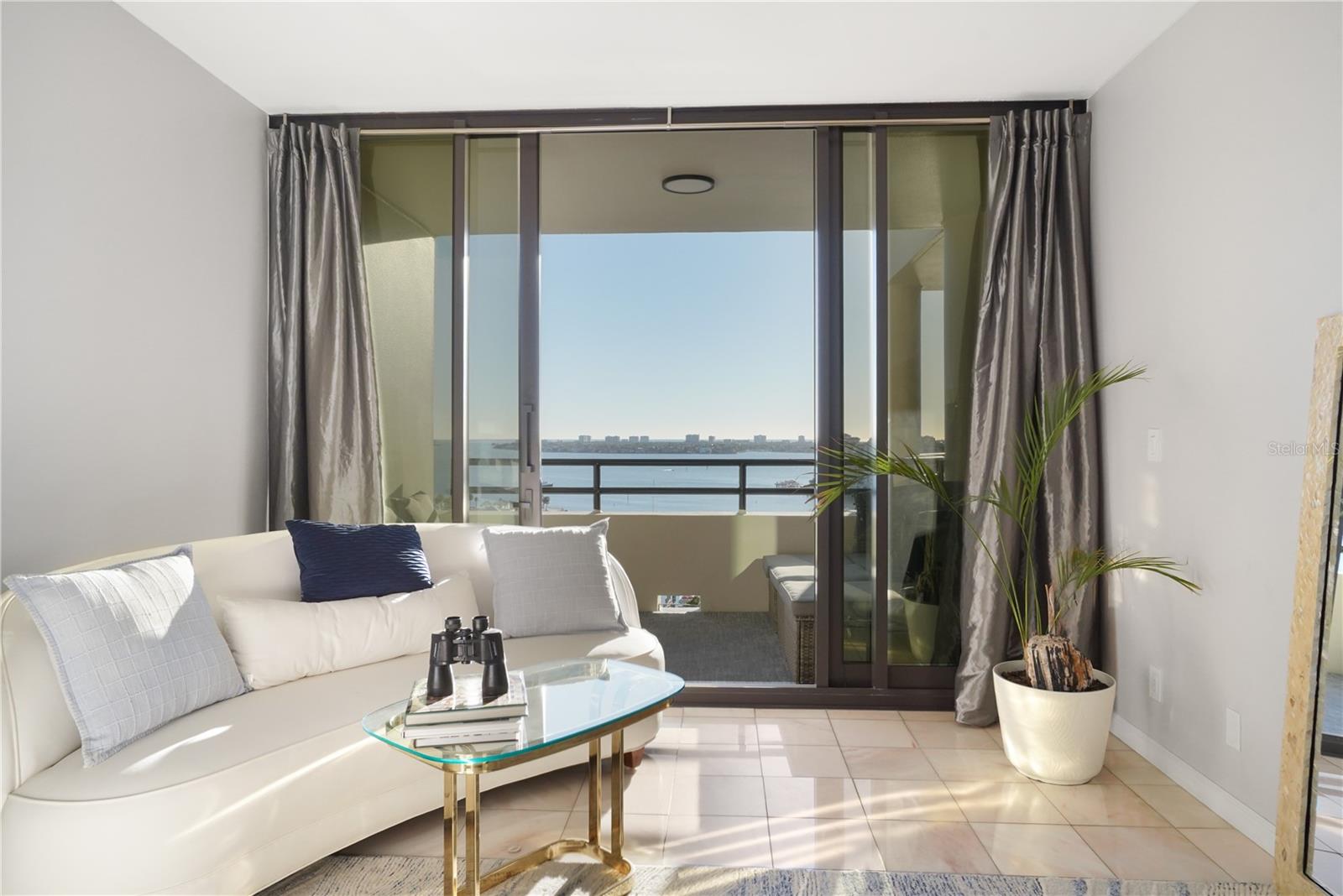 BAY PLAZA - Residential