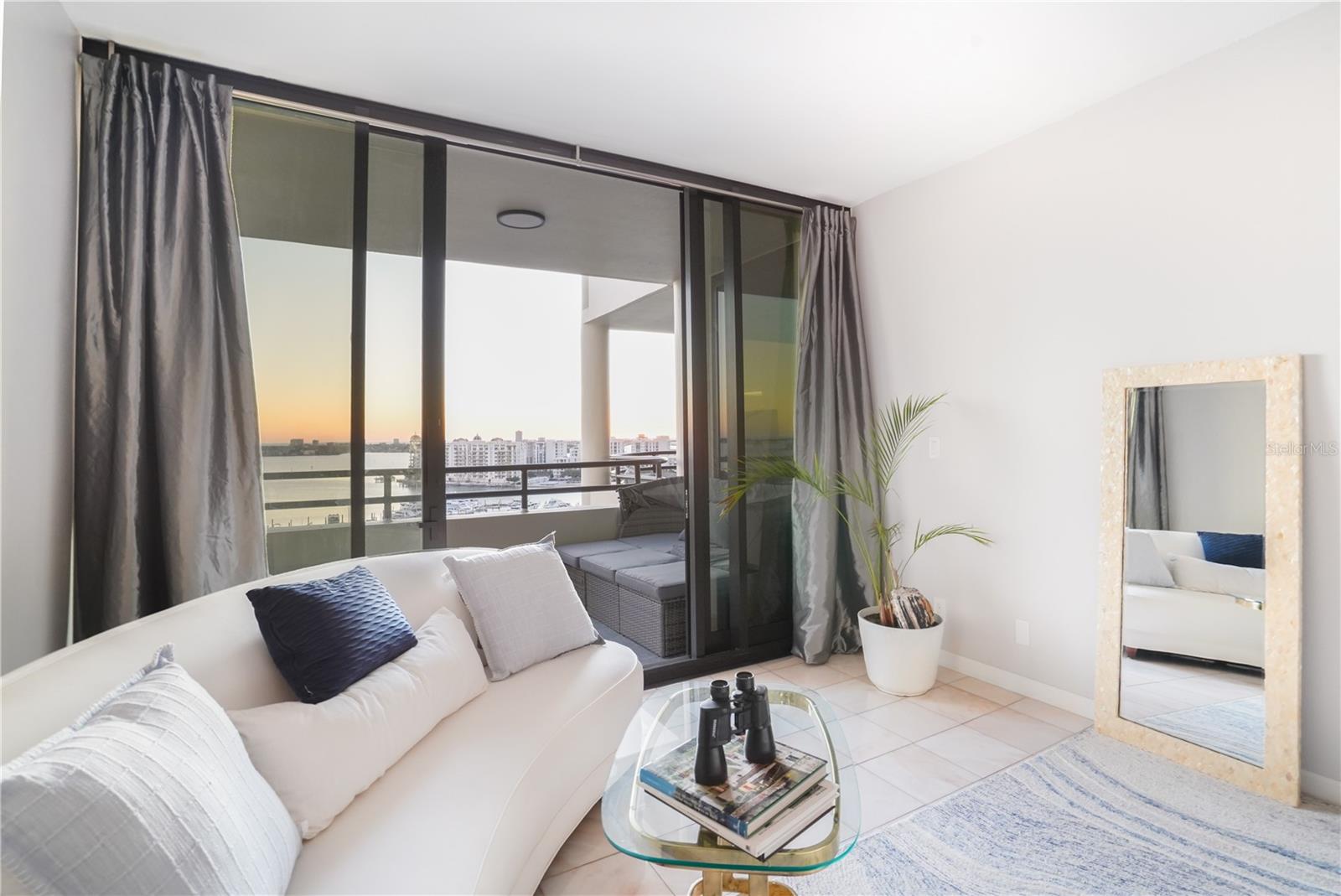 BAY PLAZA - Residential