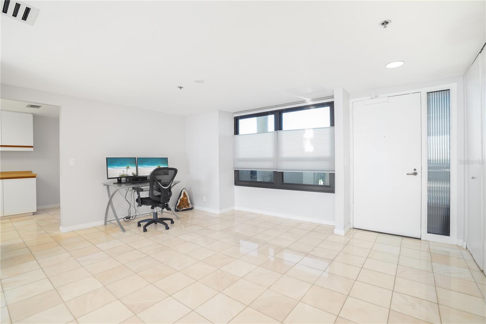 BAY PLAZA - Residential