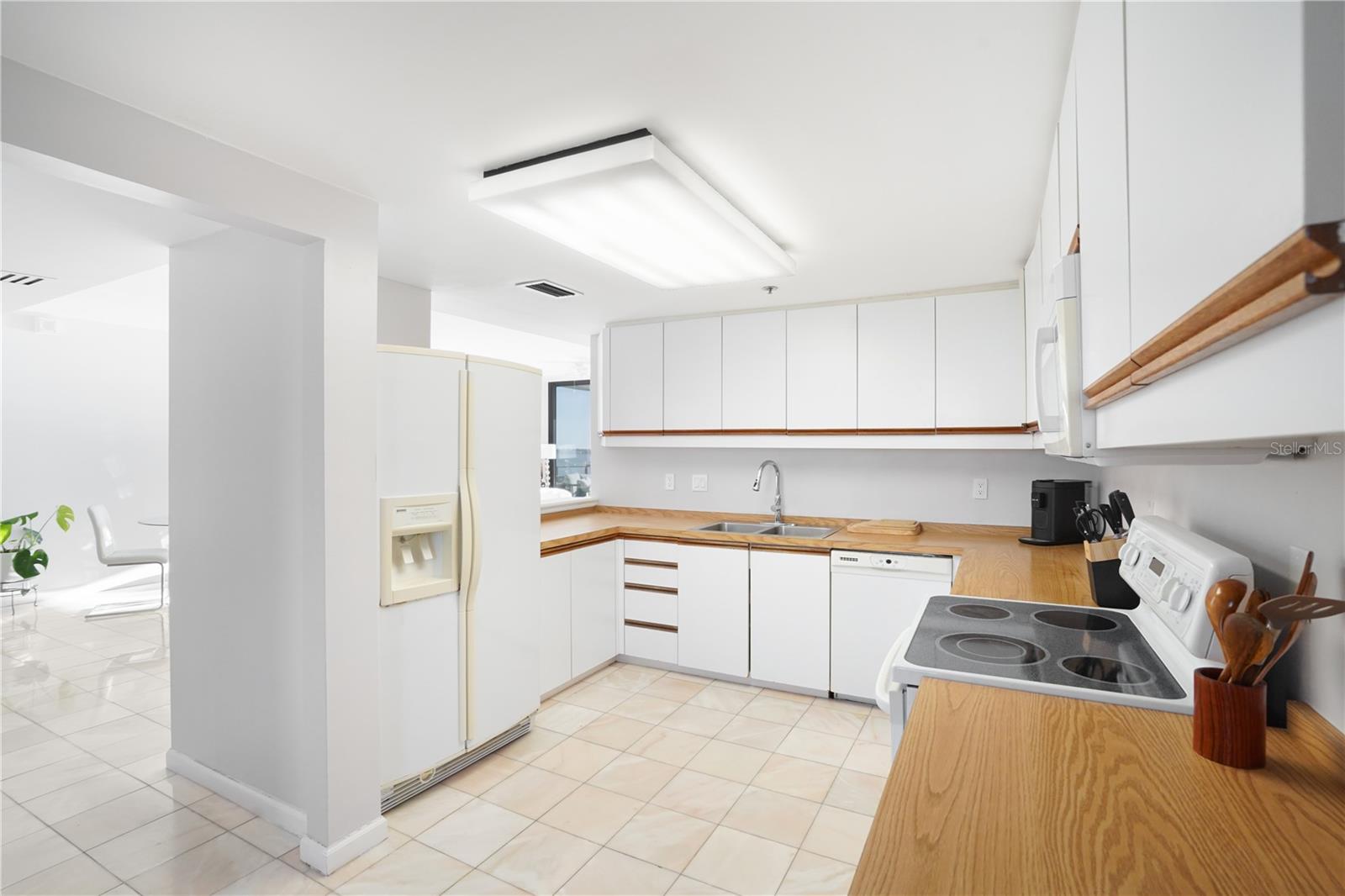 BAY PLAZA - Residential