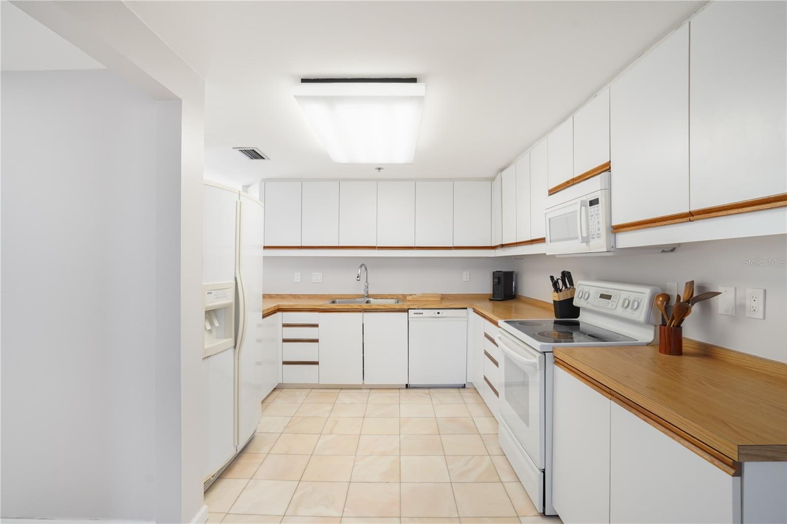 BAY PLAZA - Residential