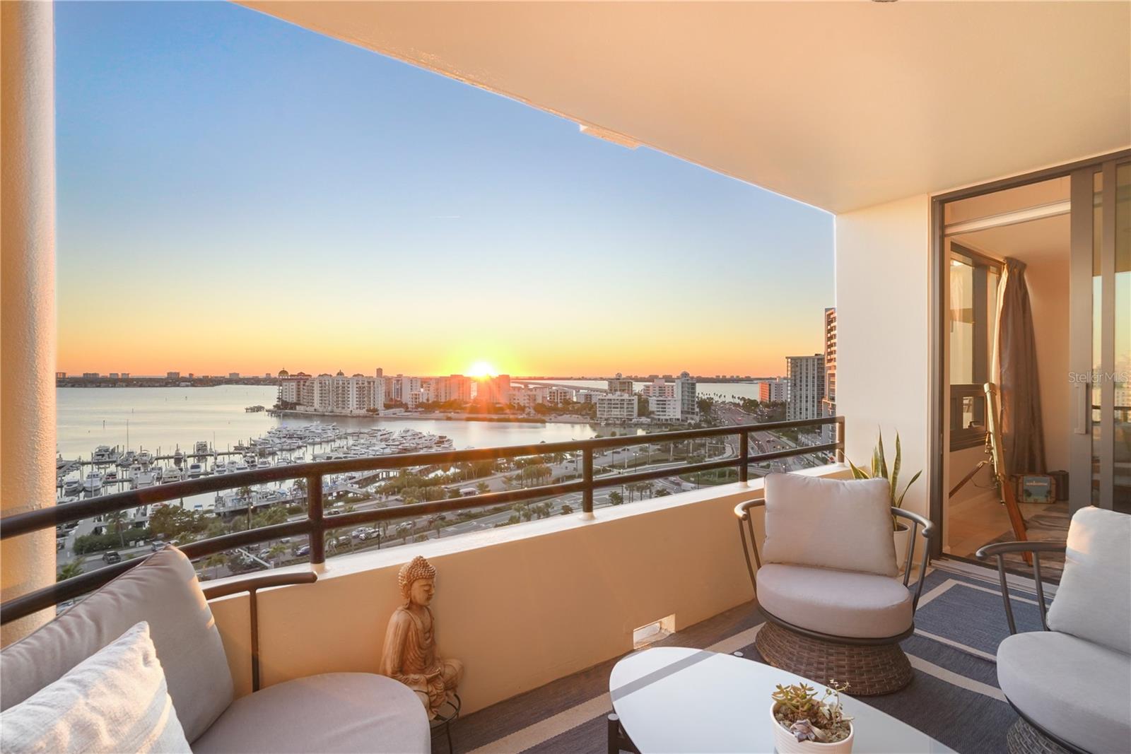 BAY PLAZA - Residential