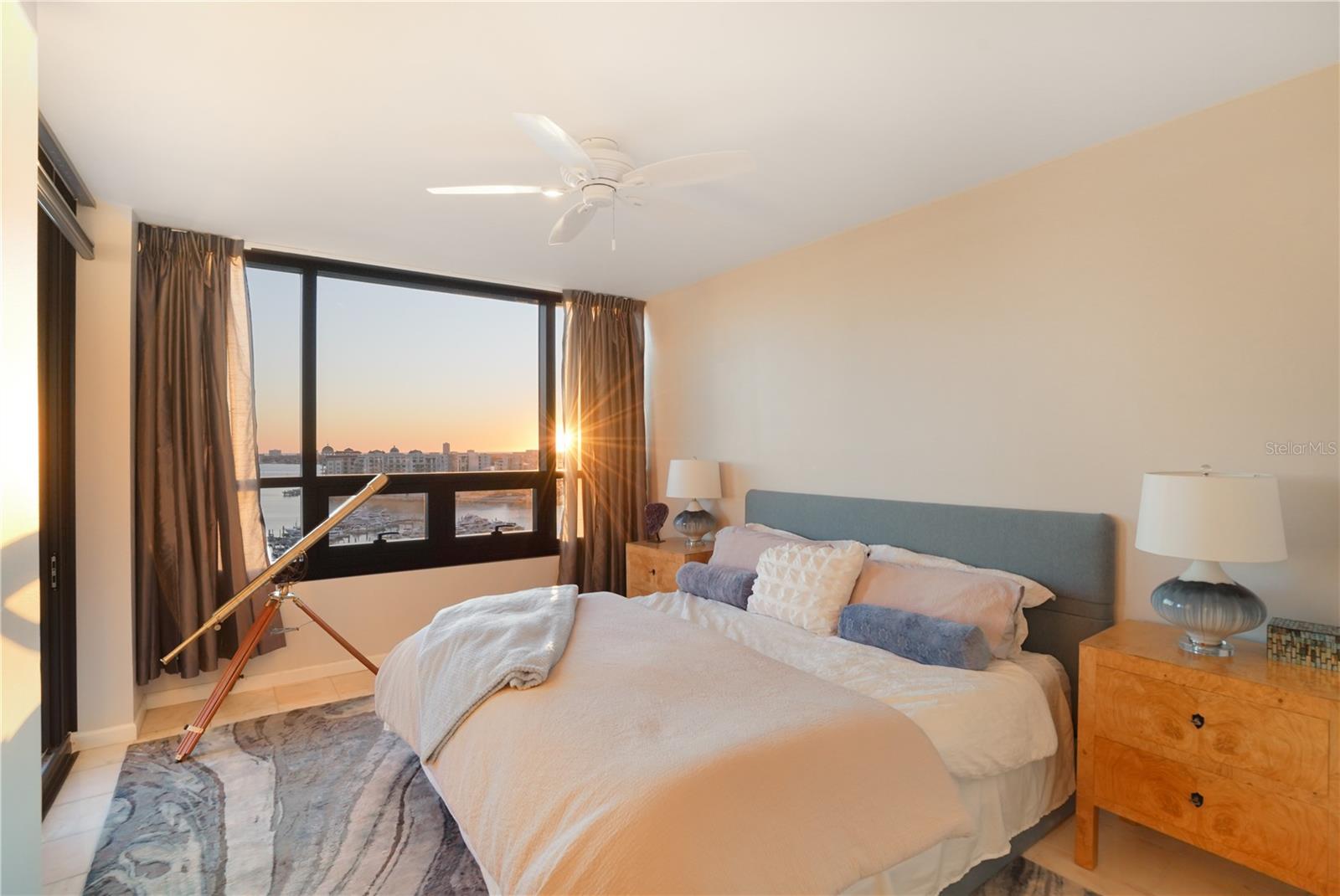 BAY PLAZA - Residential