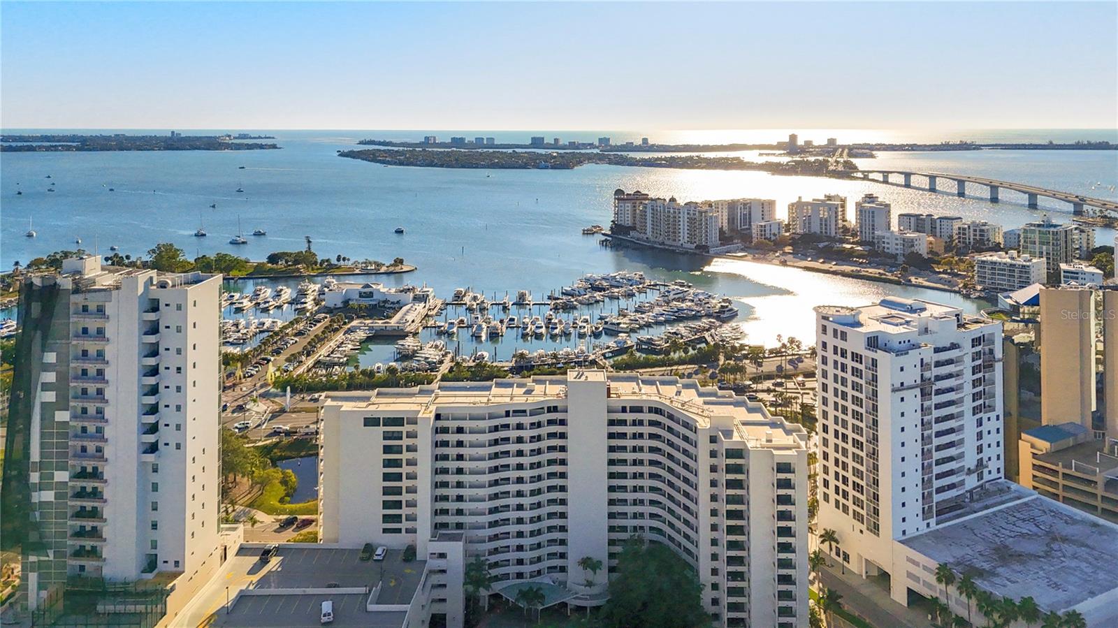 BAY PLAZA - Residential