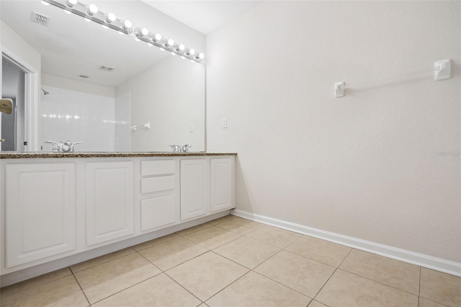 DUNWOODY COMMONS PH 1 - Residential