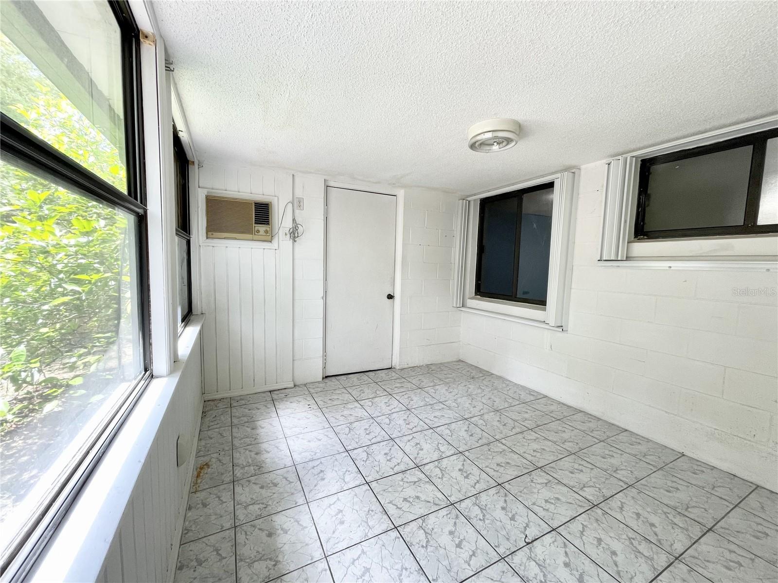 RIVER CREST - Residential