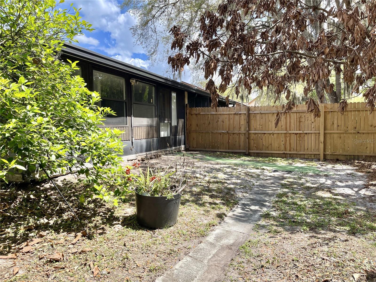 RIVER CREST - Residential